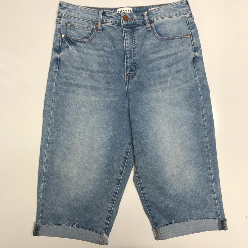 Frayed  high rise baggy shorts size 28